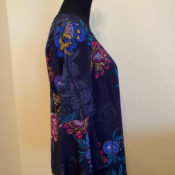 Cabi Olivia Floral Sheer Bell Sleeve Blouse 3506 size medium - Picture 3 of 4
